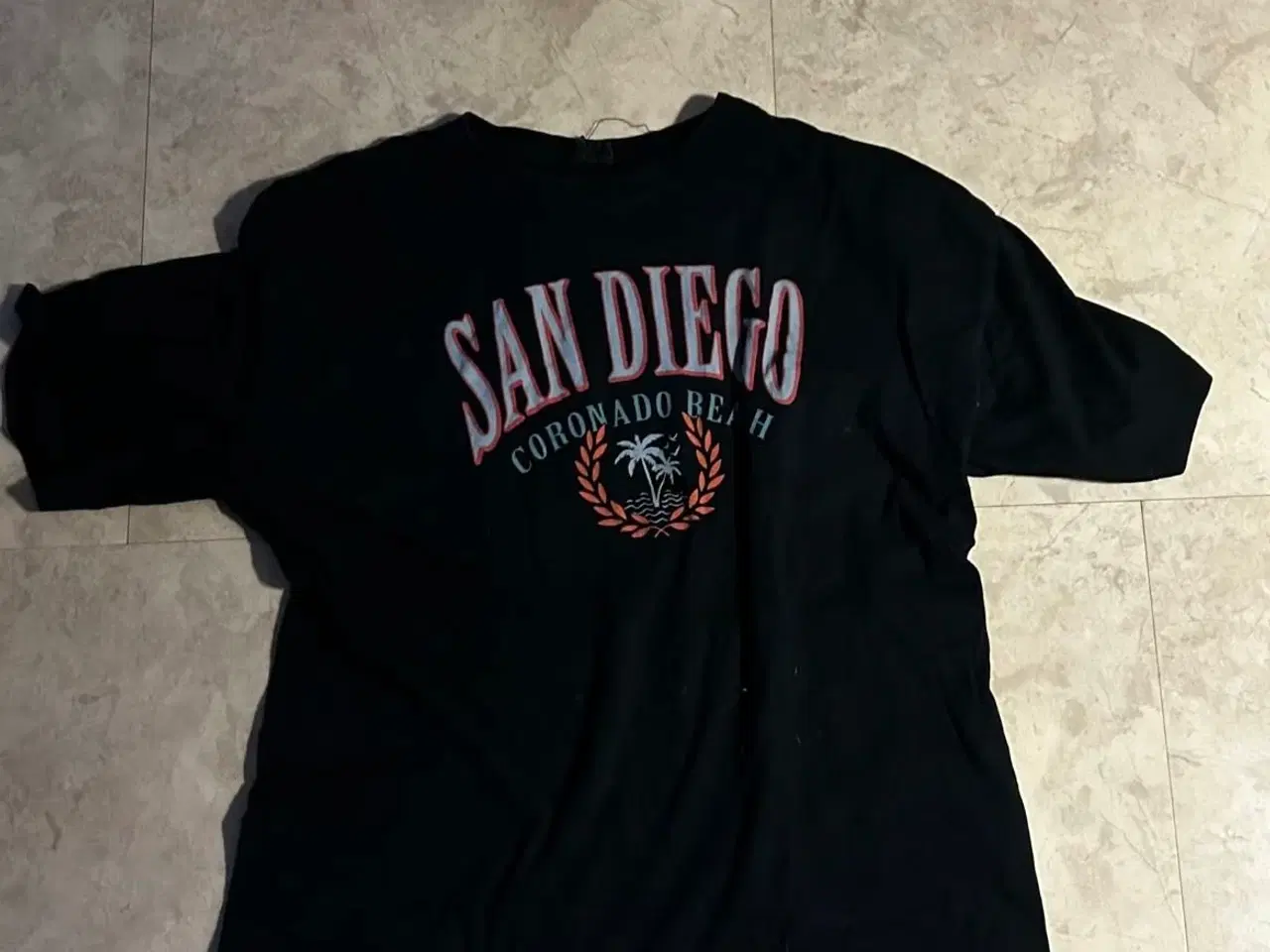 Billede 2 - Sælger 4 t-shirts 