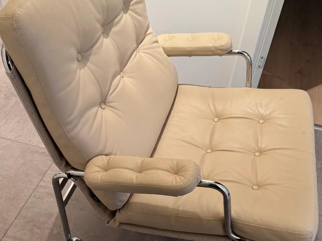 Billede 1 - Dux Karin designerstol på hjul - Perle Læder