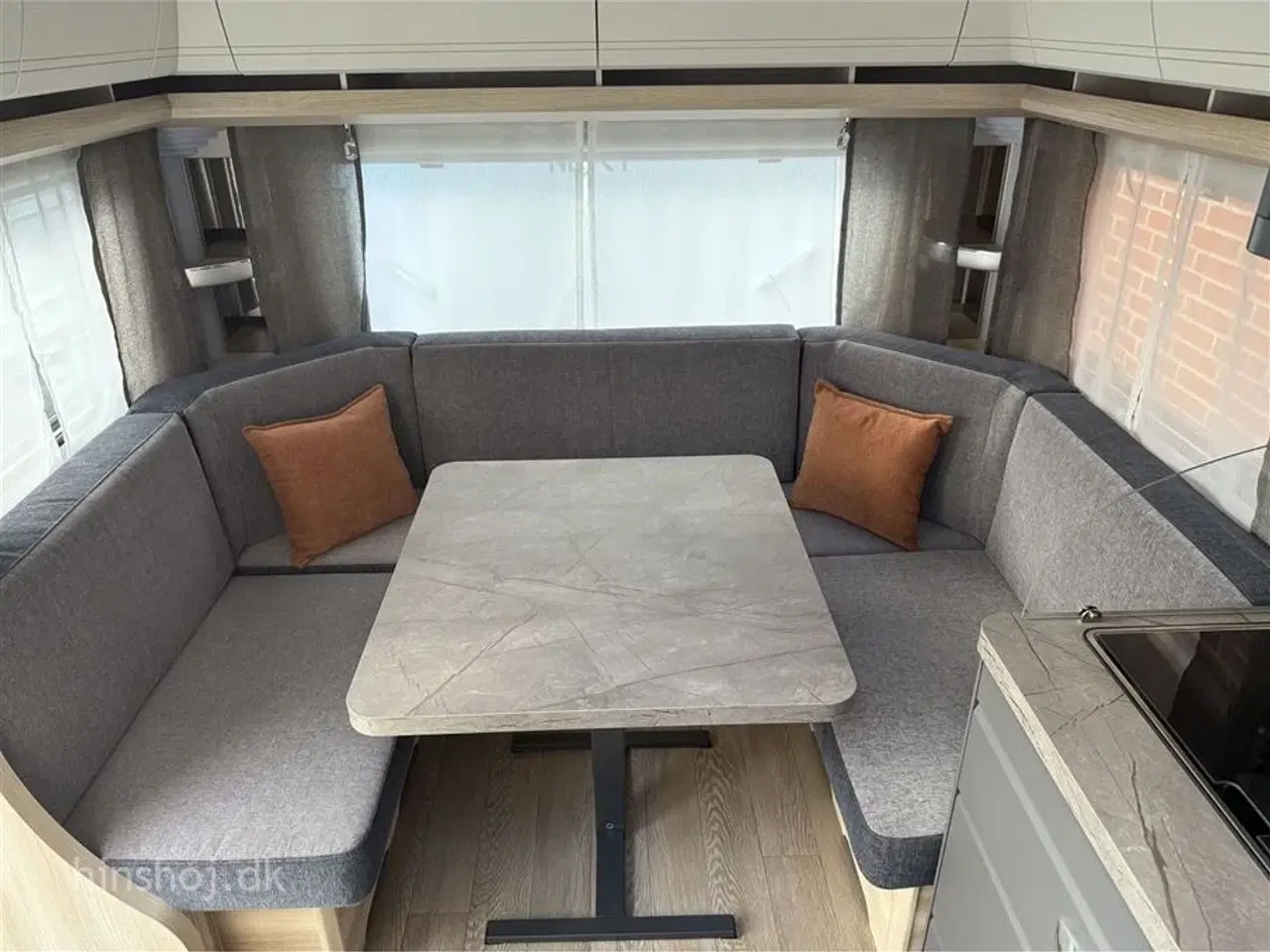 Billede 14 - 2026 - Hobby De Luxe 460 UFe   Dejlig vogn med rundsidegruppe og franskseng fra Hinshøj Caravan A/S