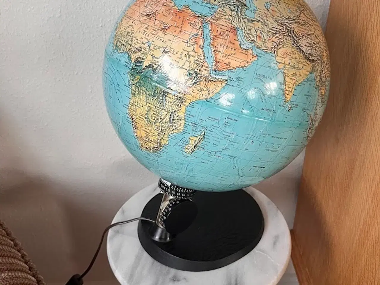 Billede 1 - Globus med lys
