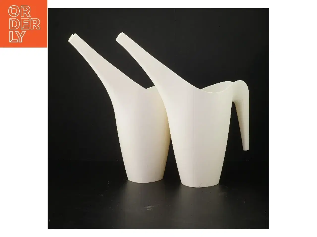 Billede 1 - Vandkander i plast fra IKEA (str. 2 styk, 25x35 cm)