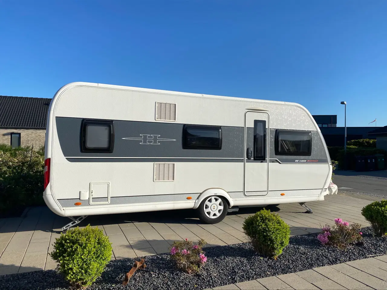 Billede 1 - Hobby De Luxe 545 KMF – velholdt familievogn