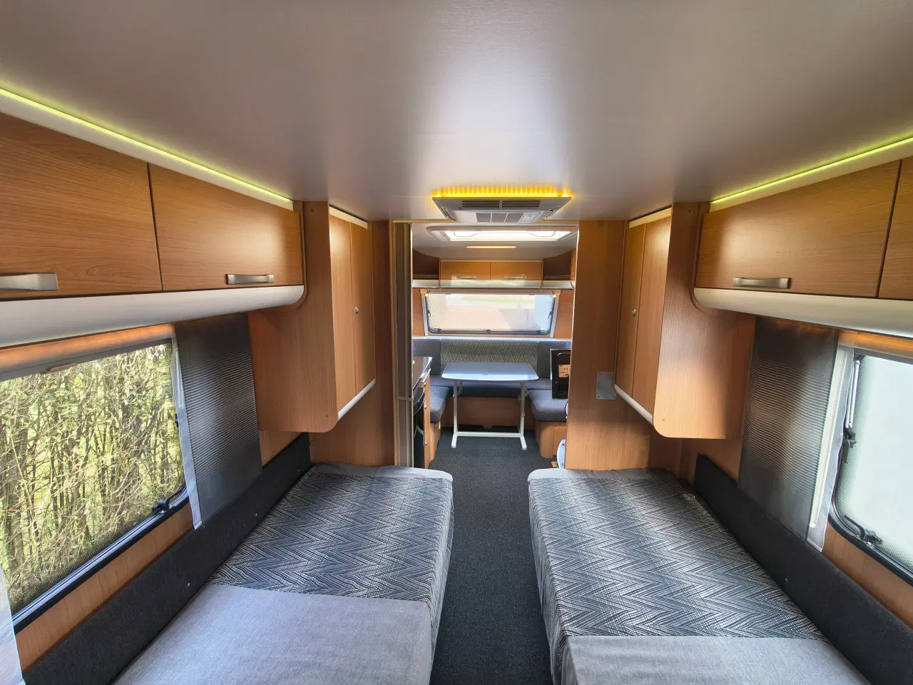 Billede 12 - Meget velholdt Adria med 2 fortelte, markise mm.