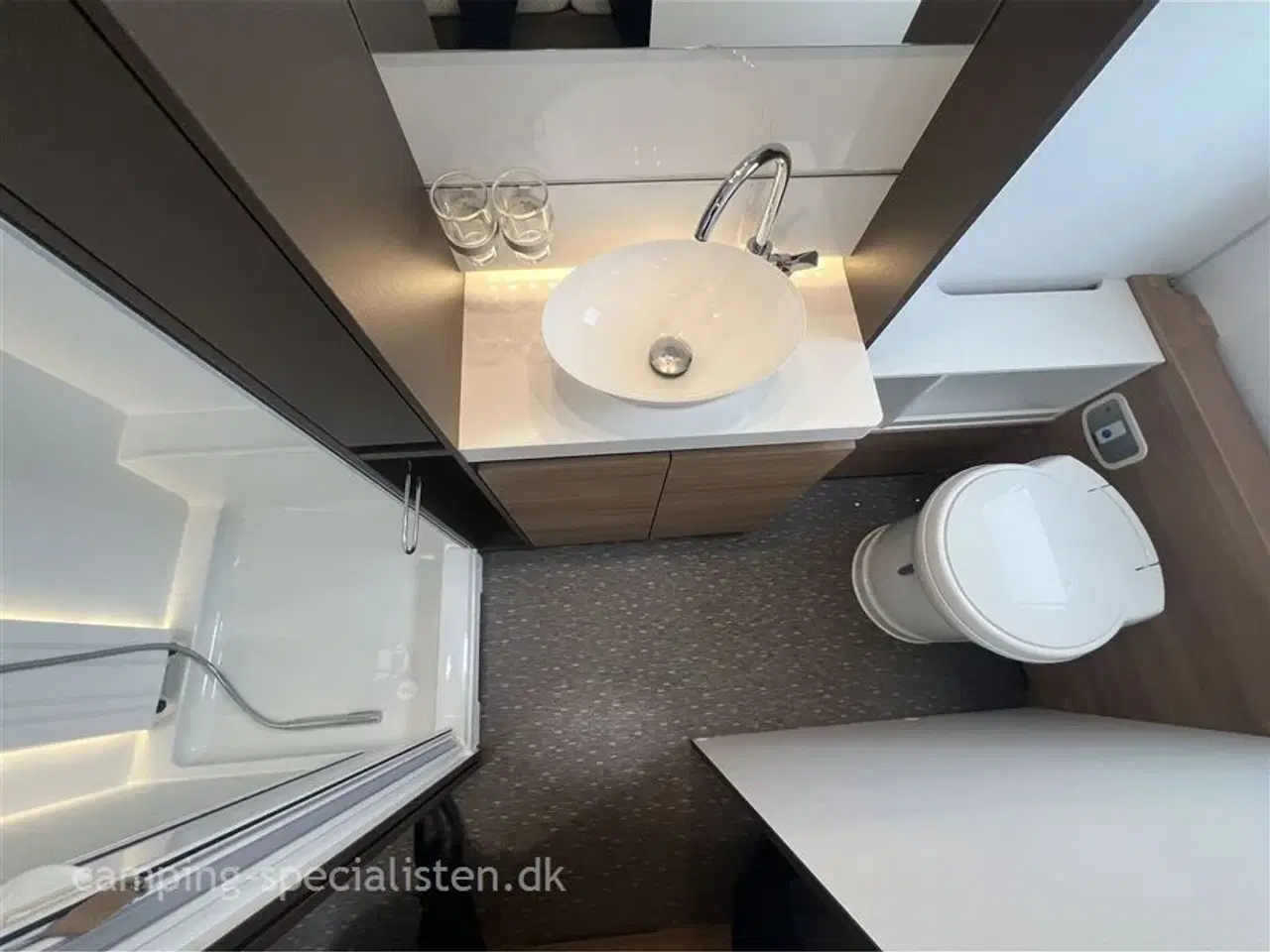 Billede 11 - 2021 - Adria Alpina 663 HT   Pæn og meget velholdt luksusvogn - Adria Alpina 663 HT fra 2021 - Kan nu opleves hos Camping-Specialisten i Silkeborg
