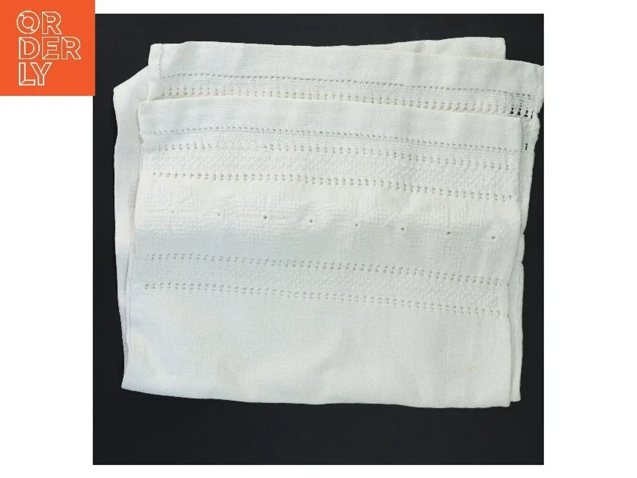 Billede 1 - Hvid bordløber med mønster (str. 26x90 cm)