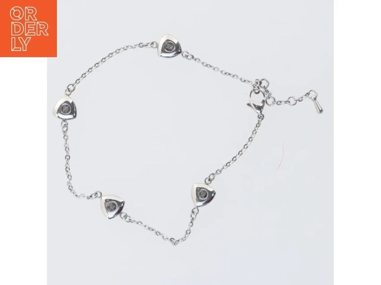 Billede 1 - Sølvfarvet armbånd med vedhæng (str. 28 cm)