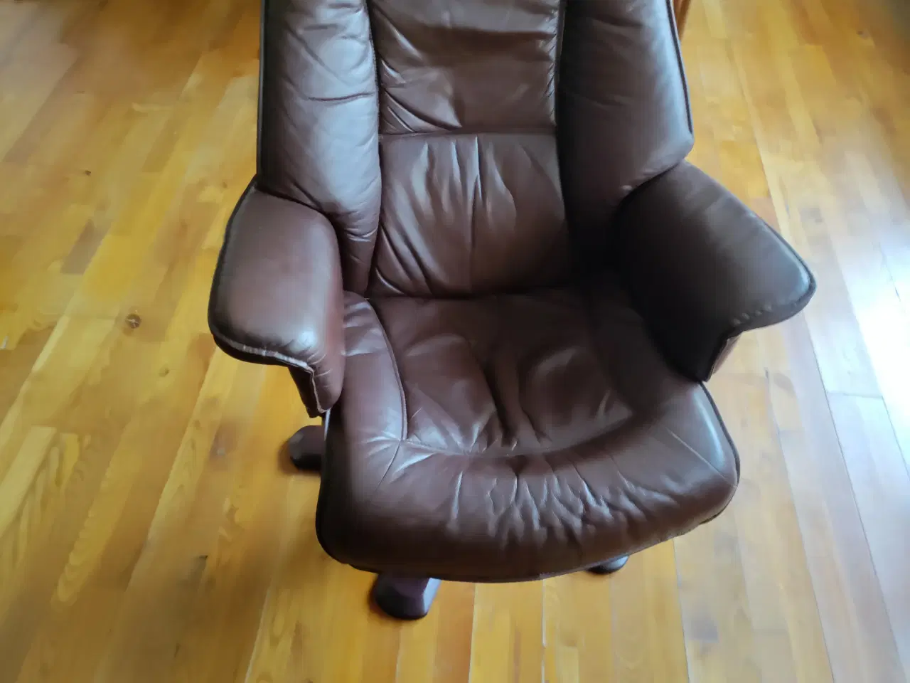 Billede 1 - Høj læderstol pæn velholdt+vangsøe sofabord