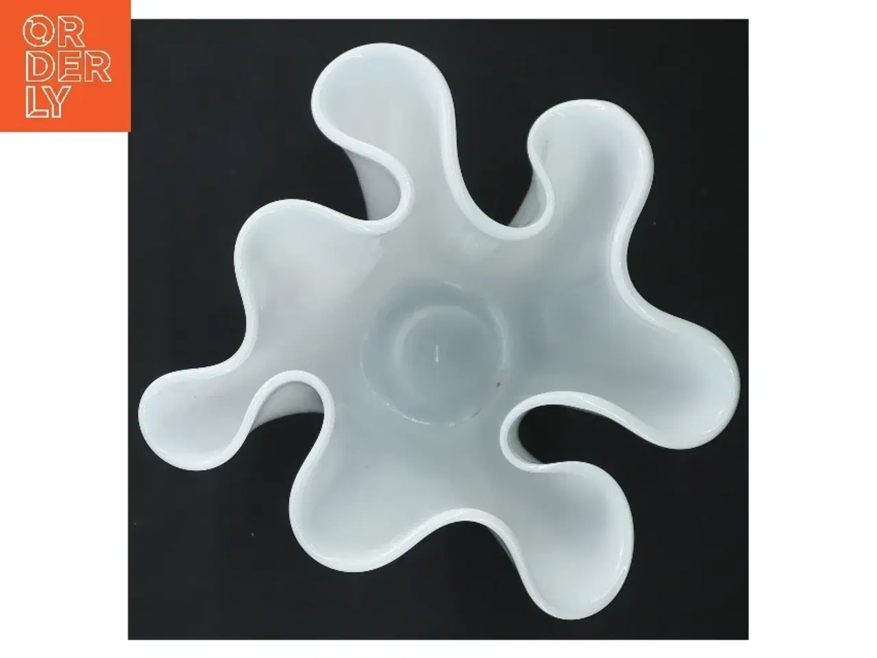 Billede 2 - Hvid vase (str. 19x20 cm)