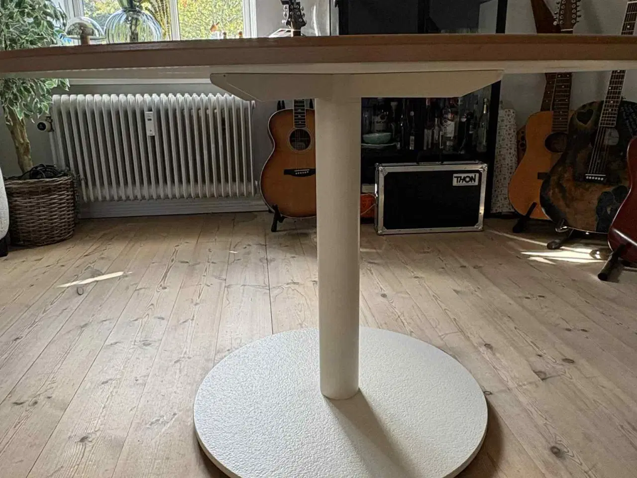 Billede 4 - Spisebord og stole 
