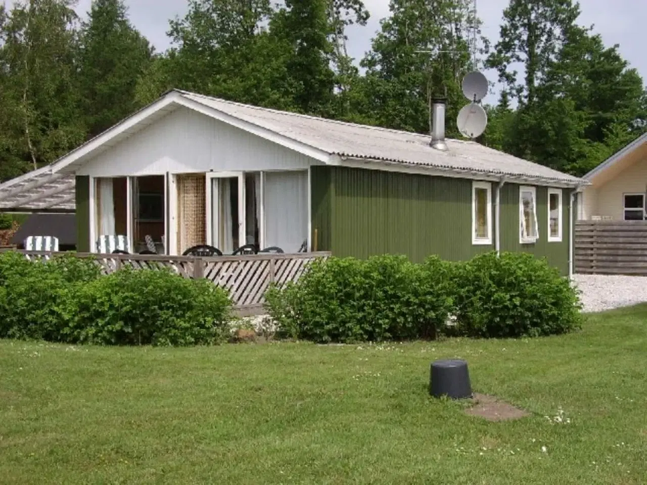 Billede 4 - Dejlig ugenert hel�rsisoleret sommerhus p� sk�n stor grund, stor dejlig gr�spl�ne i et dejligt naturomr�de. Her kan ses masse af fugle, r�dyr, harer, egern.