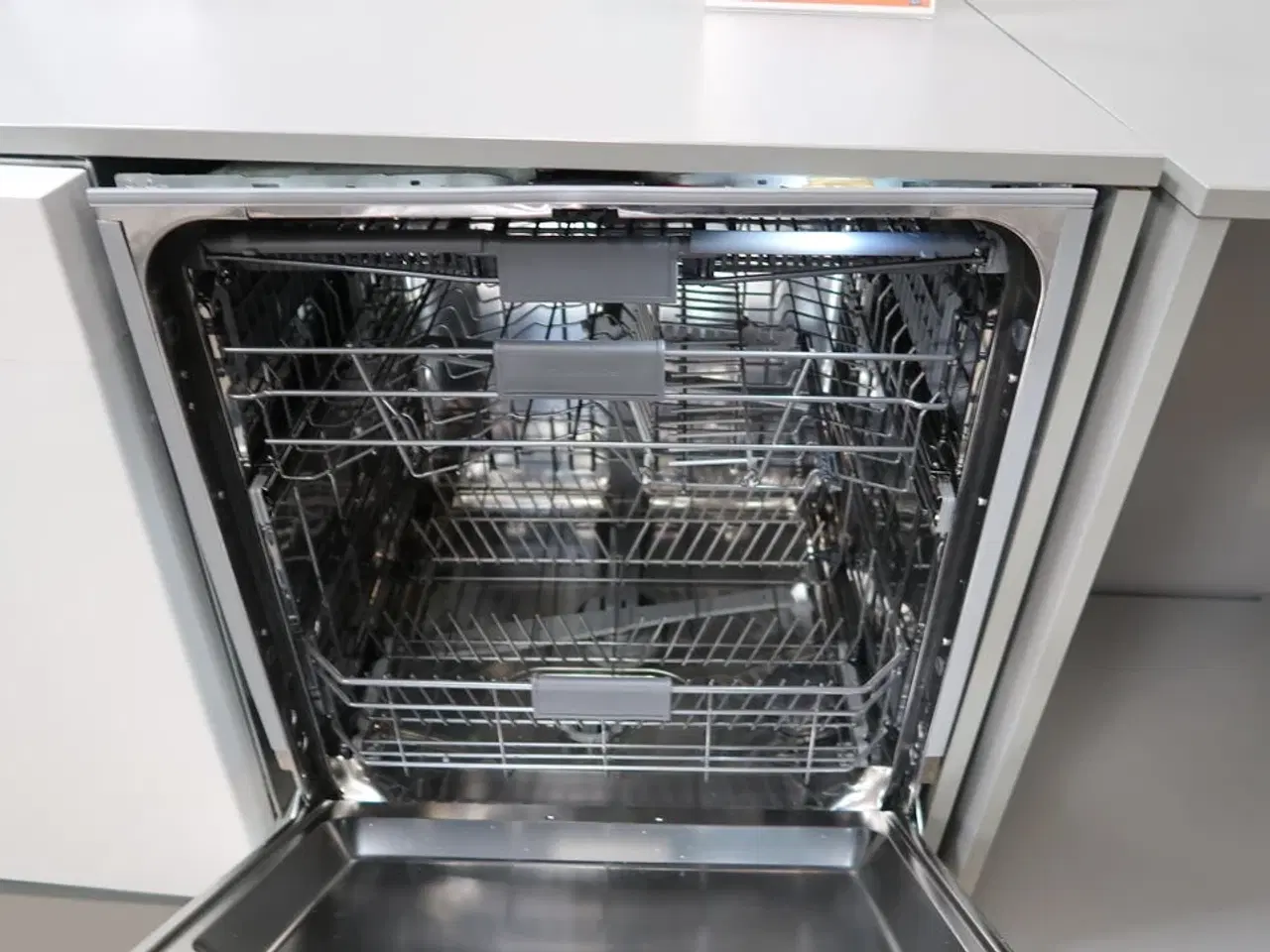 Billede 2 - Opvaskemaskine HISENSE HU642D90W