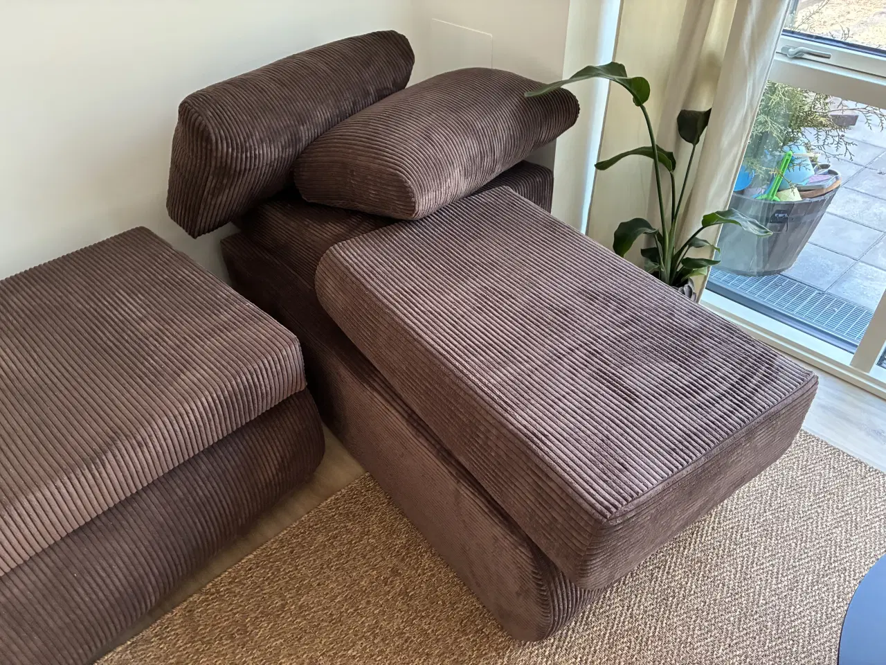 Billede 1 - HELT NY-Brun fløjs sofa med sovefunktion