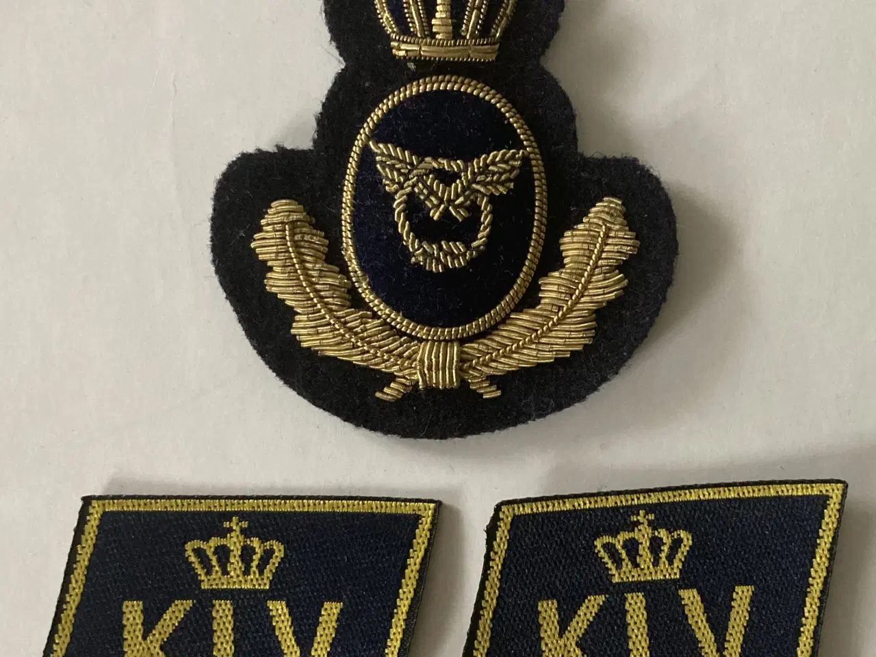 Billede 1 - Kasketmærke + 2 stofmærker Kbh. Lufthavns Politi