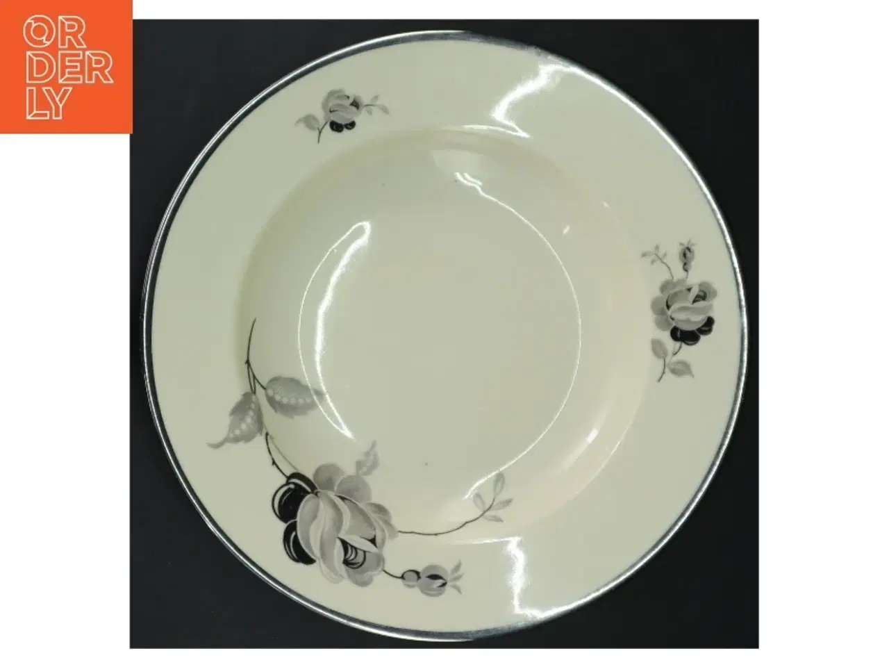 Billede 1 - Porcelænstallerkner med sort rose fra KPM (str. Ø. 26 cm)