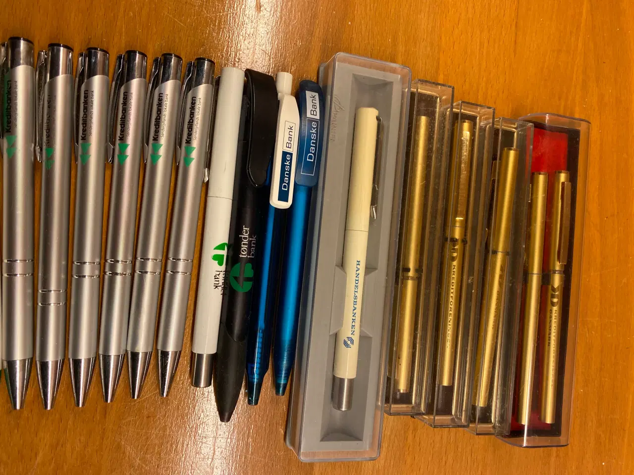 Billede 1 - 80 kuglepenne, banker revisorer m.m. kr. 150,-