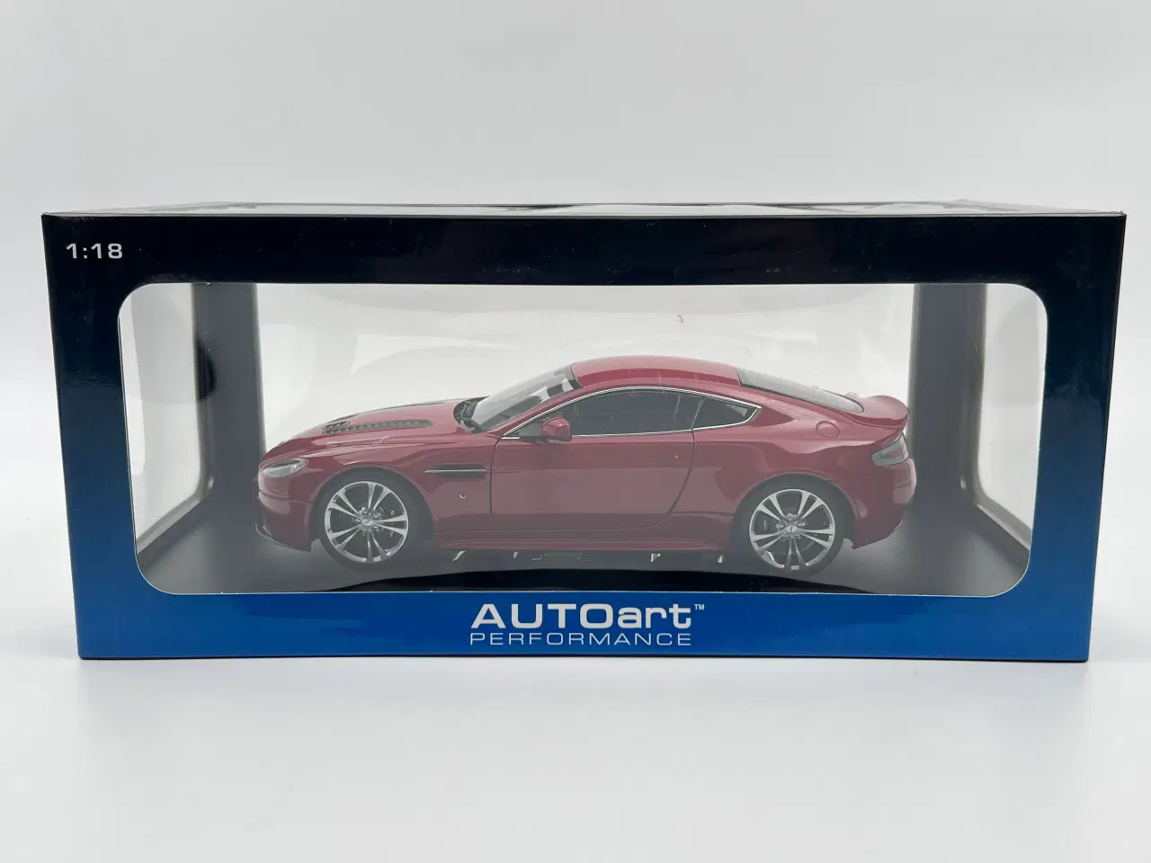 Billede 10 - 2010 Aston Martin V12 Vantage AUTOart - 1:18