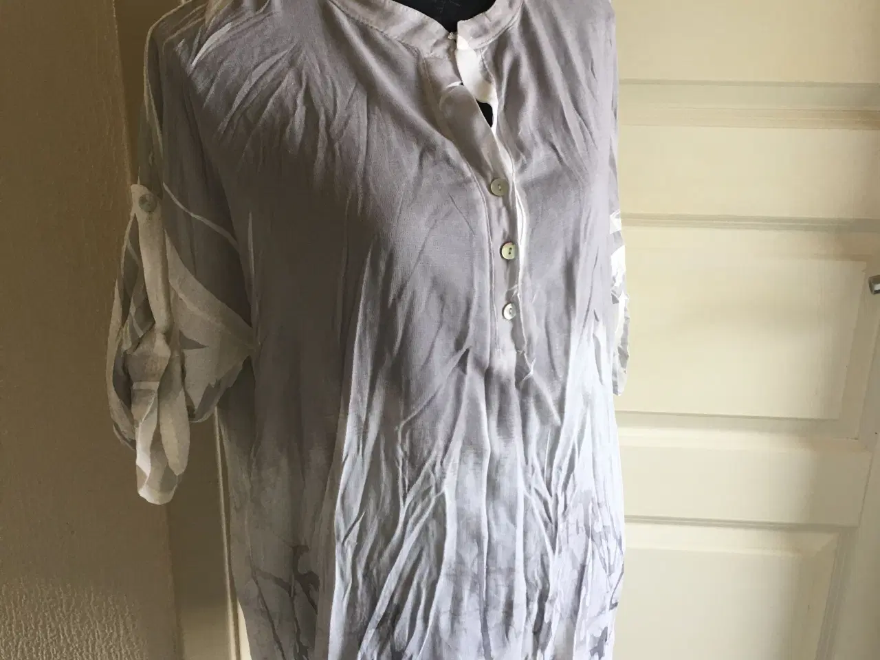 Billede 2 - Helt ny Made in Italy lang bluse str. 38