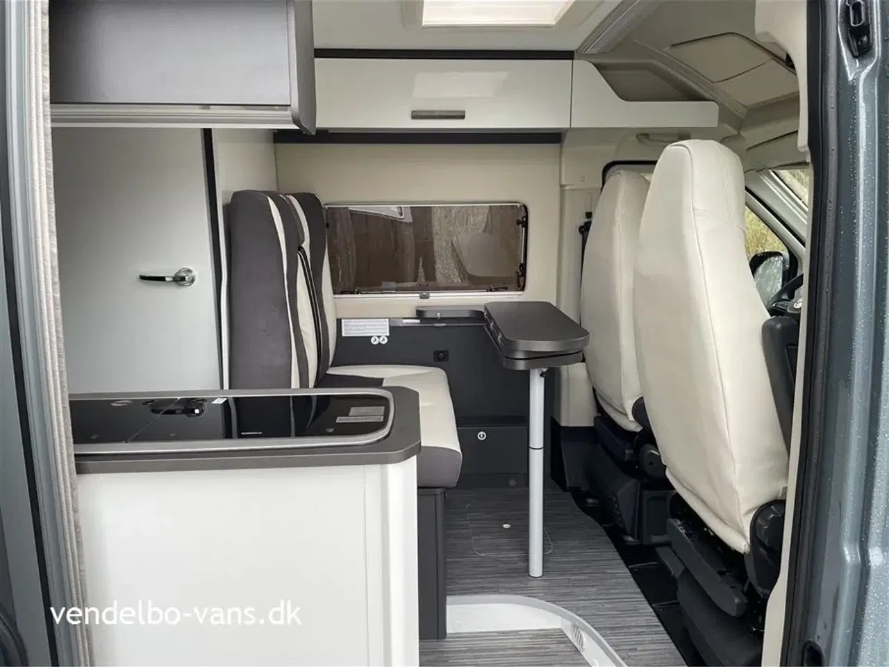 Billede 4 - 2022 - McLouis Menfys Van 03 S-Line   Campervan med dobbeltseng UNDER 6 meter