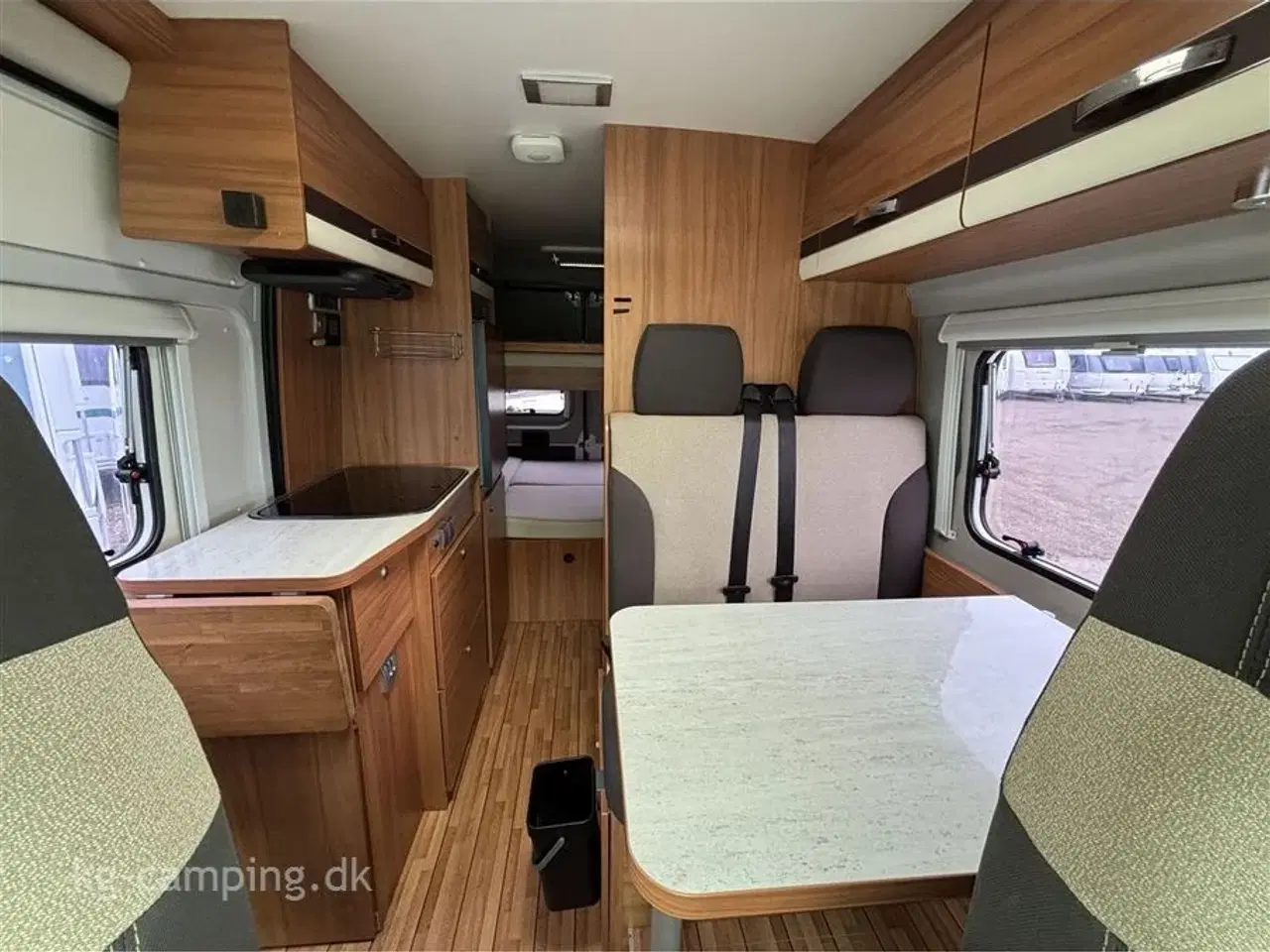 Billede 4 - 2015 - Weinsberg Carabus 601   Populær 6 meters campervan med Køjer og masser af udstyr.