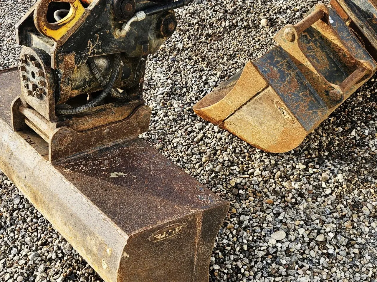 Billede 10 - Hitachi ZX27-3 / powertilt og skovlsæt / årgang 2013