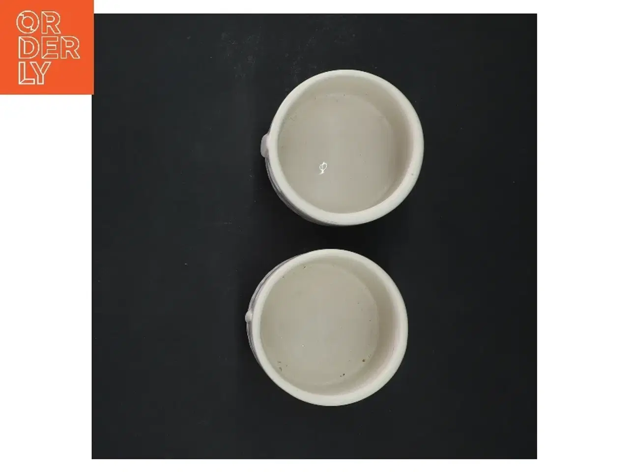 Billede 3 - To hvide urtepotter med ansigt (str. Ø 7,5 cm)