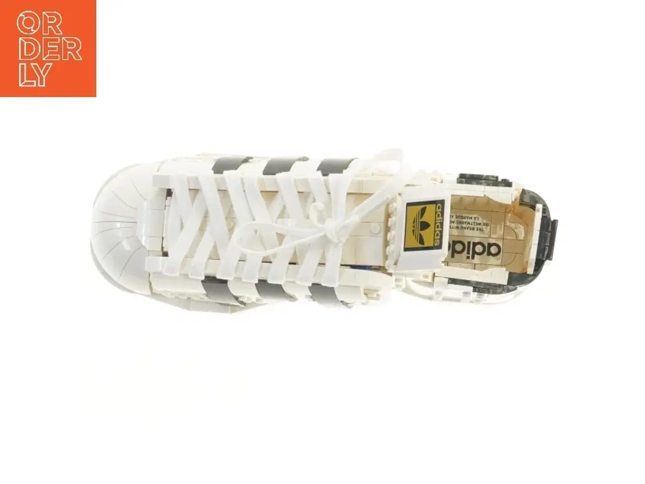 Billede 3 - LEGO Adidas Originals Superstar sæt fra LEGO Adidas (str. 11x19x32 cm)