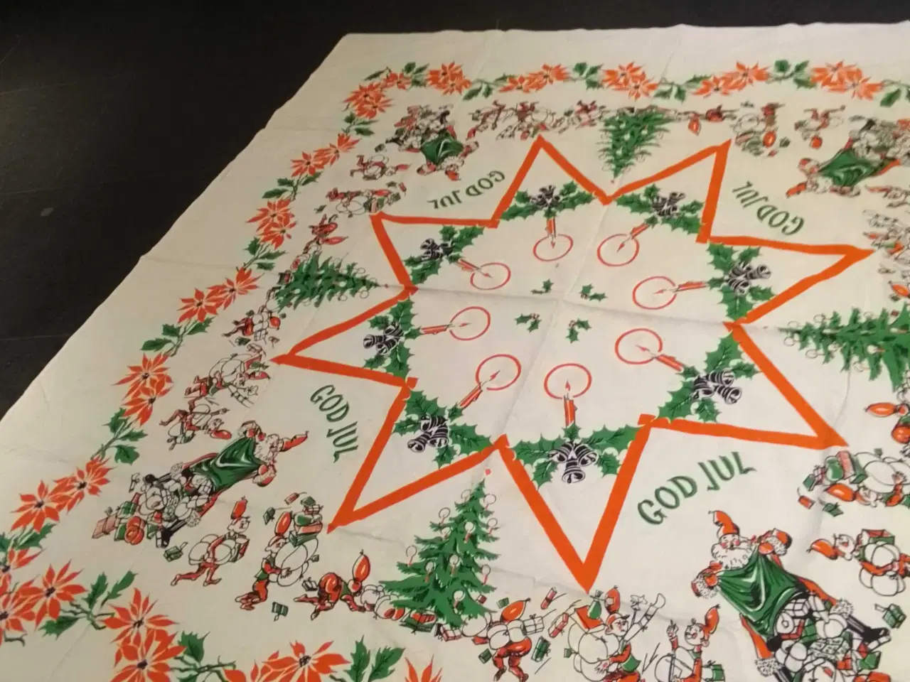 Billede 4 - Daells varehus juledug /juletræstæppe