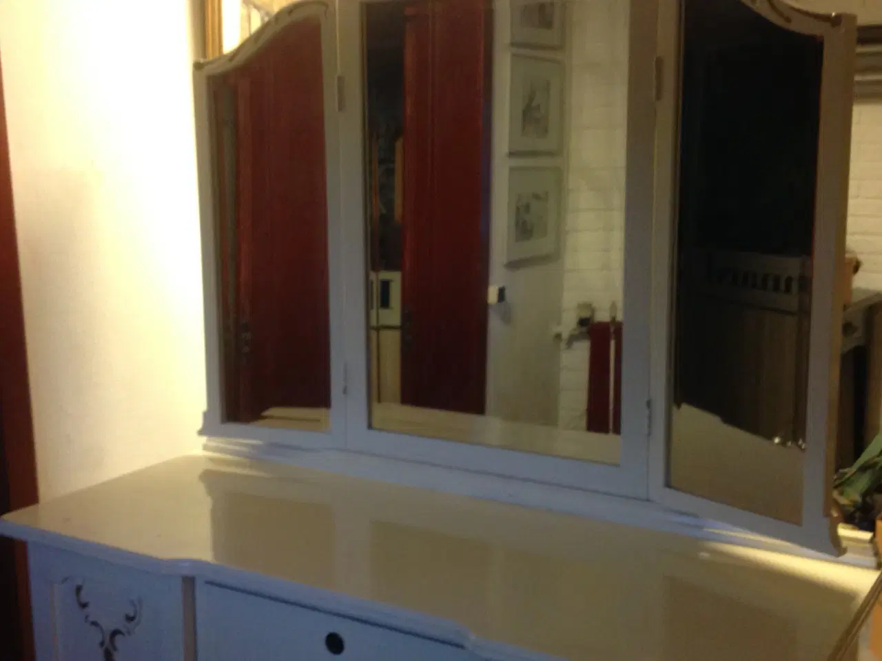 Billede 2 - Sminkebord med taburet