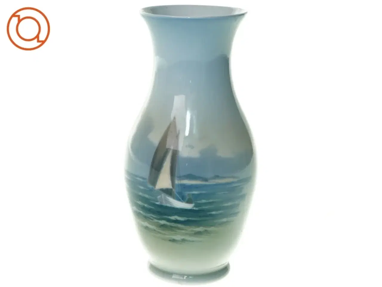 Billede 1 - Vase med sejlbåd. nr. 2765 / 2289. 18 cm. Royal Copenhagen. fra Royal Copenhagen (str. 18 x 8 cm)