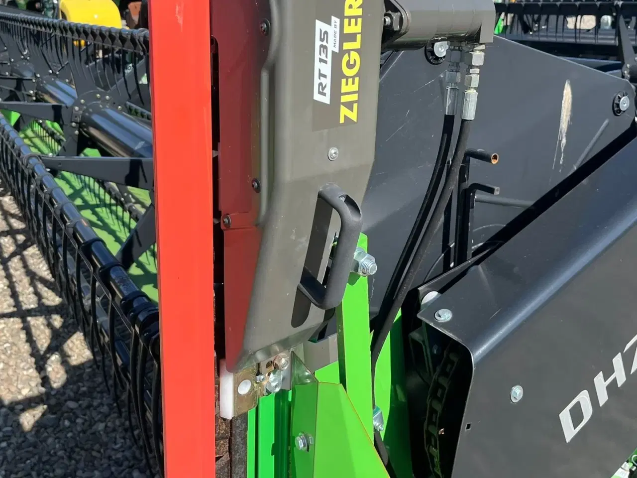 Billede 10 - Deutz-Fahr C7206 With 24feed - 7.2m header. New and unused Combine together with 7.2m header