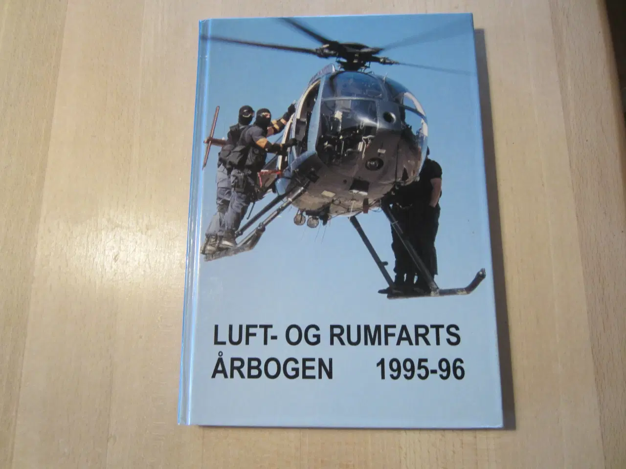 Billede 1 - Bog - Luft- og Rumfarts Årbogen 1995 - 96