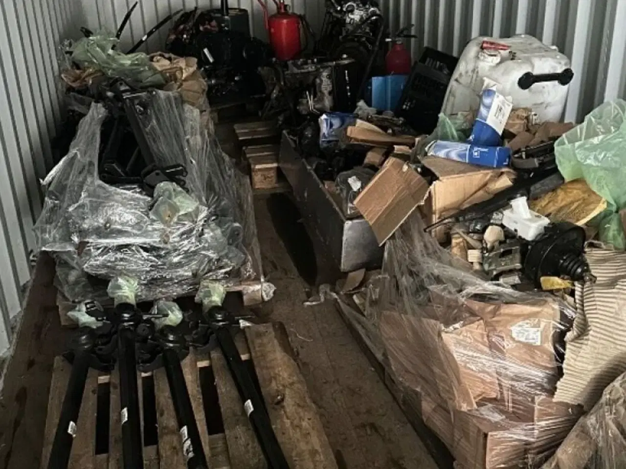 Billede 2 - Container med ubrugt auto dele
