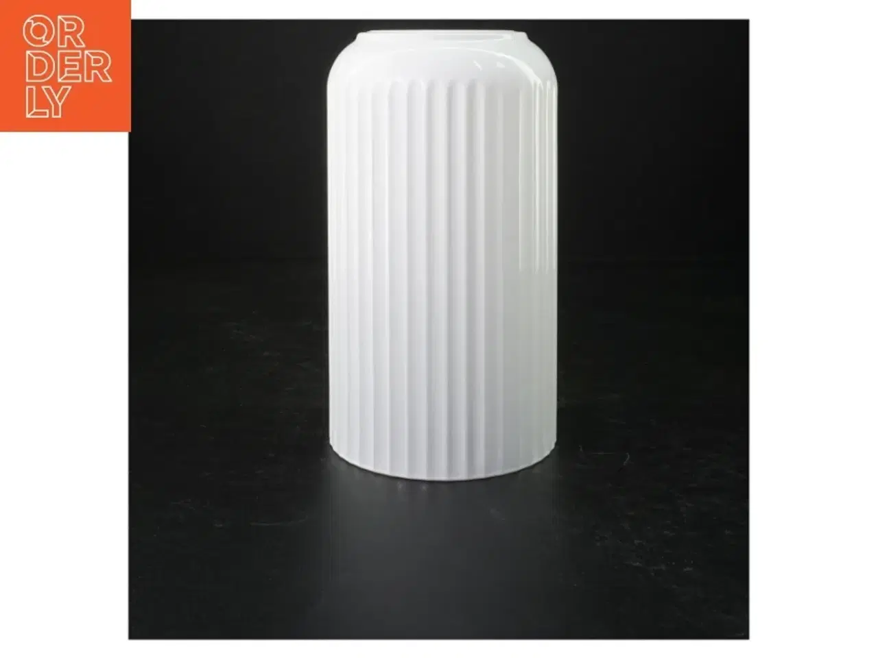 Billede 2 - Hvid porcelænsvase fra Lyngby (str. 20 cm)
