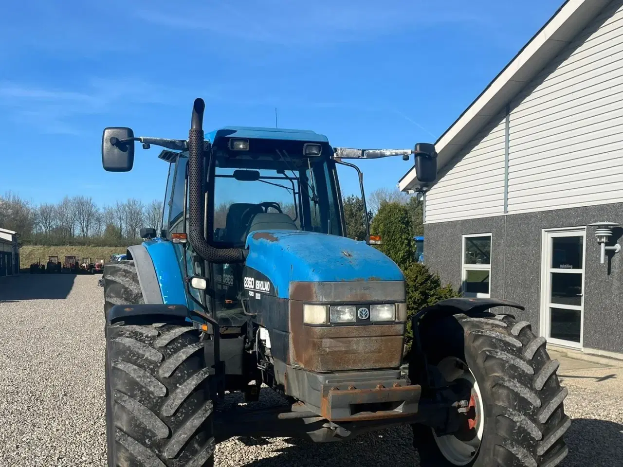 Billede 17 - New Holland 8360 med 4stk fabriksnye dæk til.  Super stærk traktor.