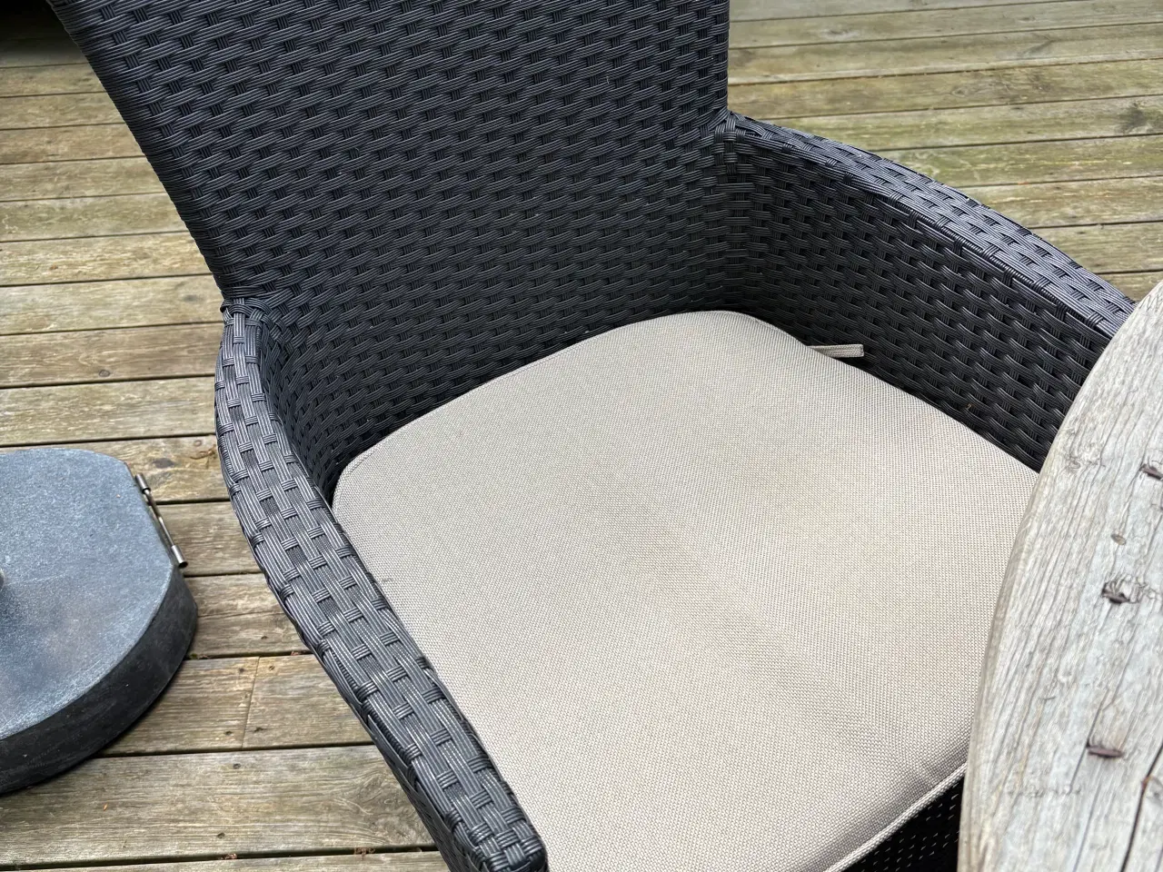 Billede 5 - Lækkert havebord med 4 stole