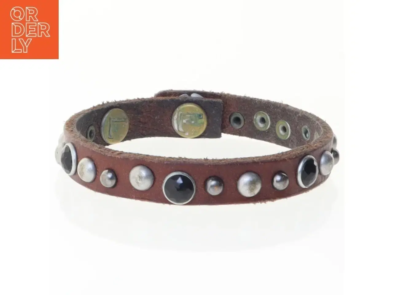 Billede 1 - Brunt læderarmbånd med nitter (str. 21 cm)