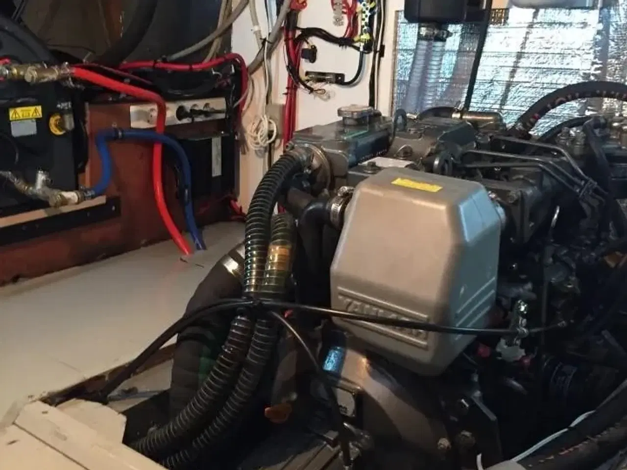 Billede 14 - Motor sejler med stor agter kahyt. Compass 31.