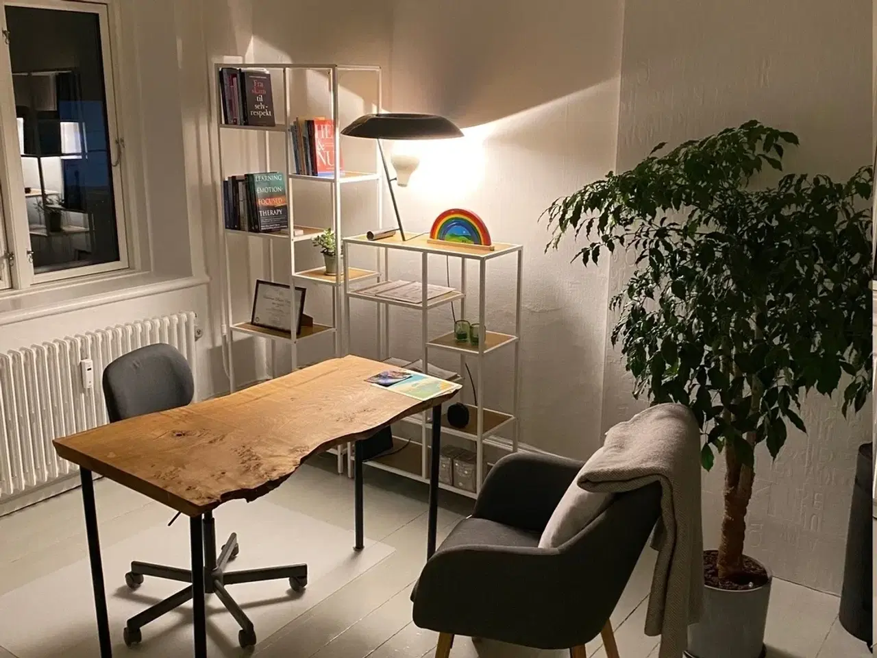 Billede 1 - Ideelt til klinik eller aftenskole.
