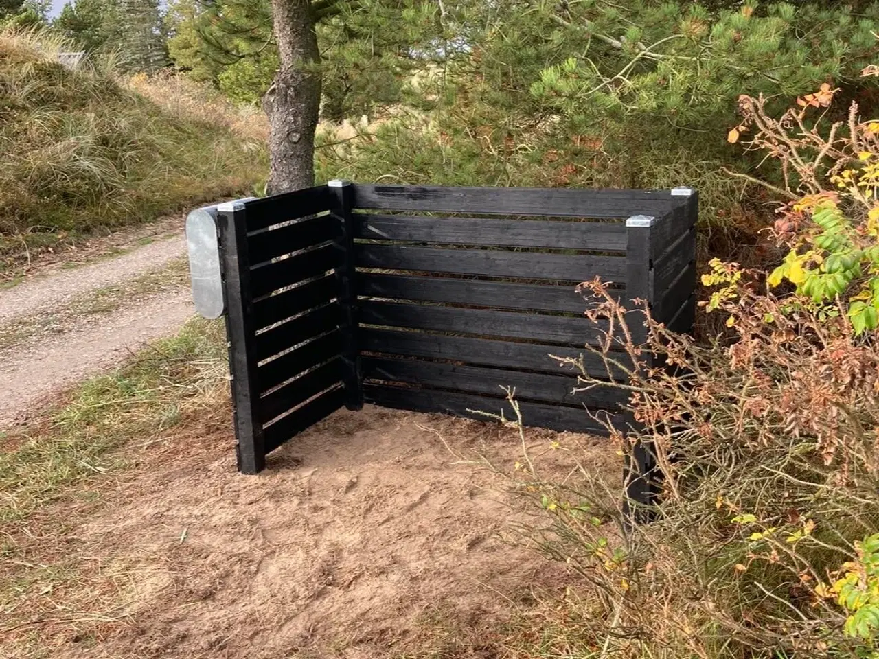 Billede 1 - Skraldespands skjuler 