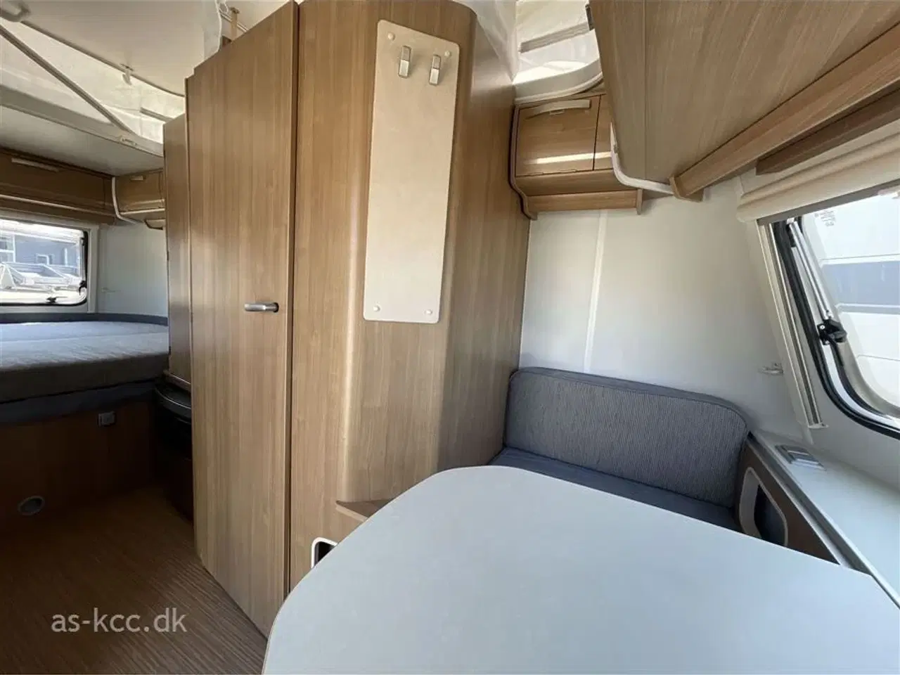 Billede 10 - 2014 - Hymer Touring 430 GT   Hymer Touring Triton 430 GT årgang 2014 3 sovepladser, 2 siddepladser, Mover, Cykelholder, Solsejl. 2 fl. 6 kg gas tomme, Reservehjul.