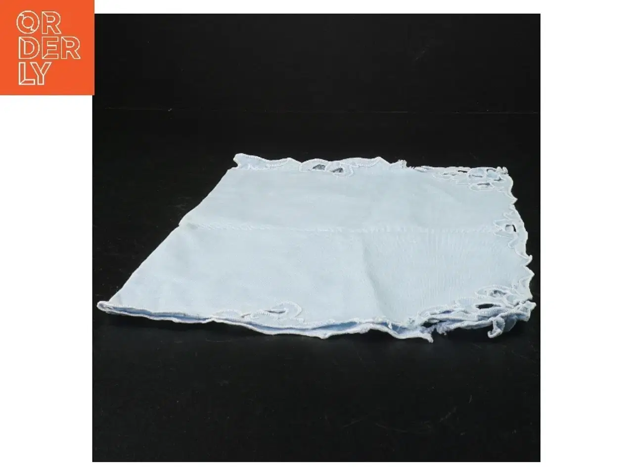 Billede 2 - Blå dekorativ lysedug med broderi (str. 43 x 30 cm)