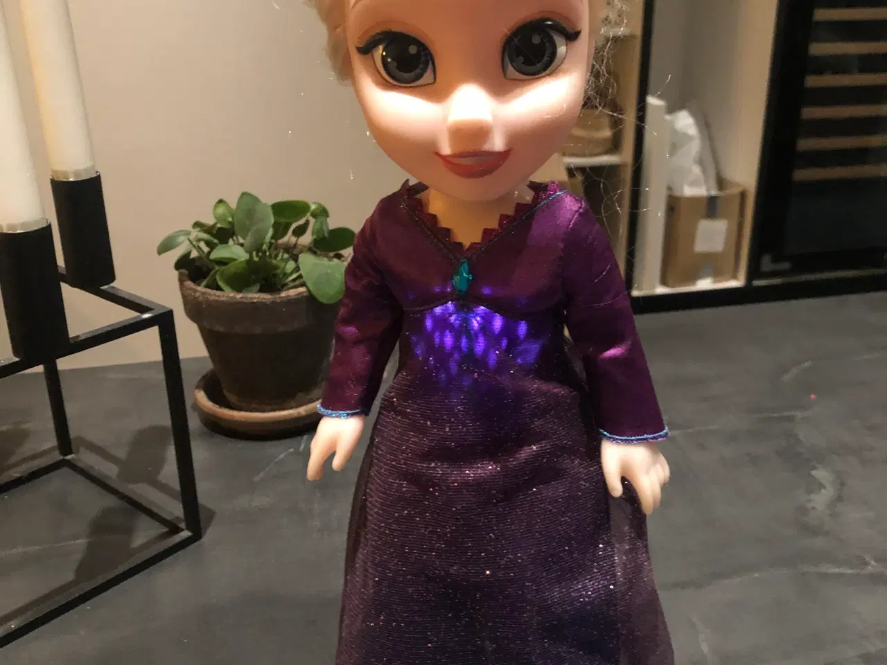 Billede 1 - Syngende Elsa figur med lysende kjole