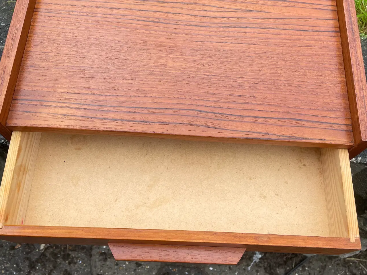 Billede 2 - Teak natbord/entrebord