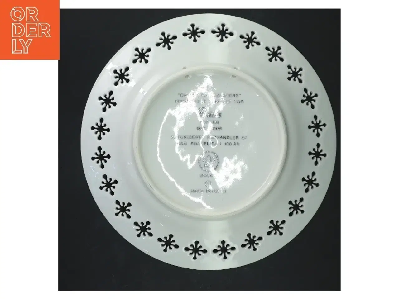 Billede 3 - Dekorativ tallerken med Hedelbo Egnen motiv fra Bing Og Grøndal (str. Ø 22 cm)