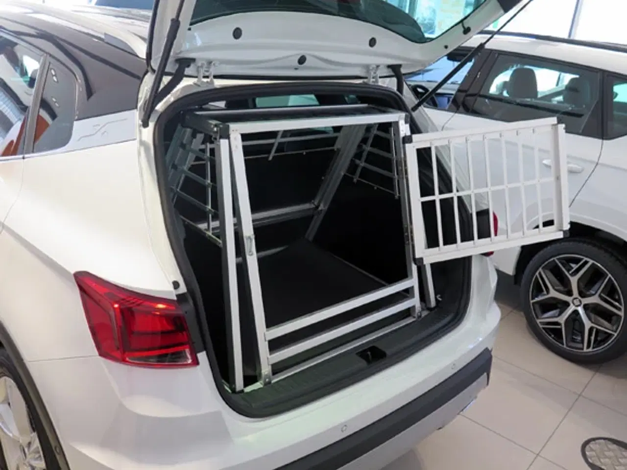 Billede 2 - Hundebur "Hatchback"