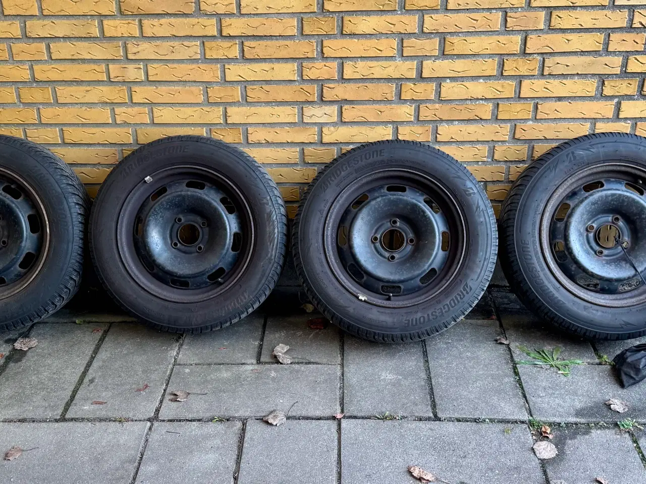 Billede 1 - Bridgestone vinterdæk til Peugeot 208, stålfælge