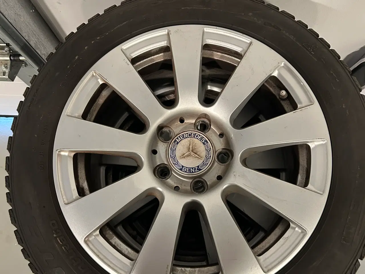 Billede 1 - Lækkert Pirelli vinterdæk på Mercedes alu fælg