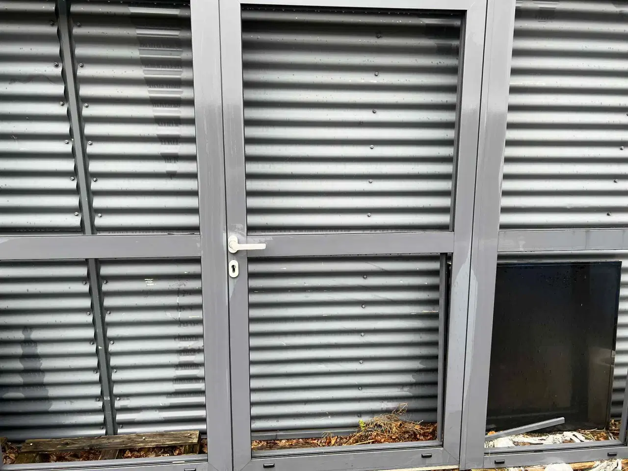 Billede 3 - Glas Facade parti (300cmx300cm) (Skaffor Blå glas)