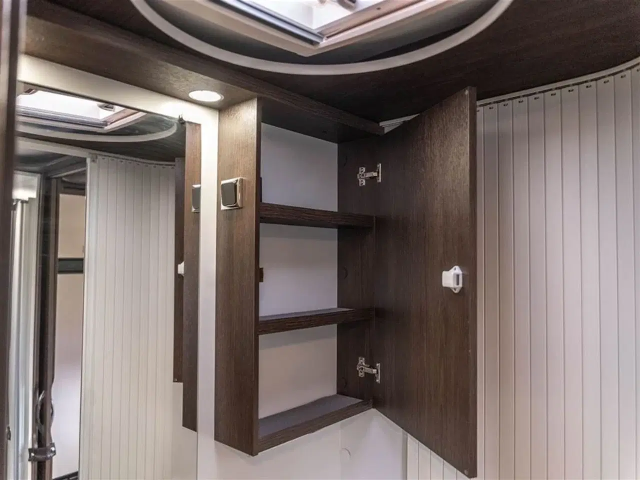 Billede 19 - 2023 - Benimar Sport 363 NK Ekstrem velholdt autocamper til familien