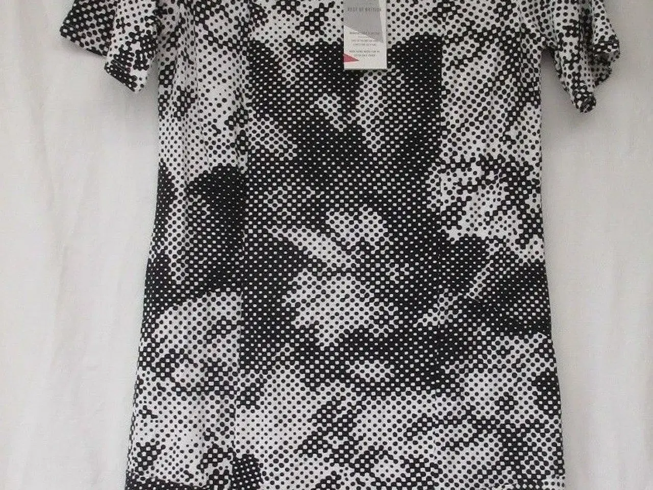 Billede 1 - kjole m.print, som dannes af prikkerne/str: 40
